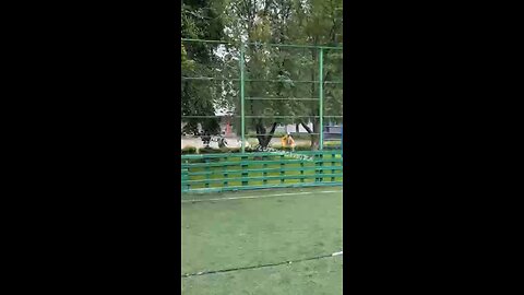 Lutsk: Ukrainian “Volunteer” Flees Draft Officers as Schoolboys Cheer Him On