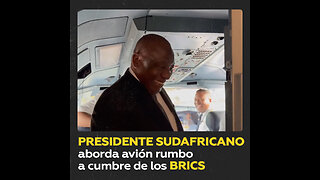 El presidente sudafricano saluda a pilotos antes de viajar a cumbre de los BRICS