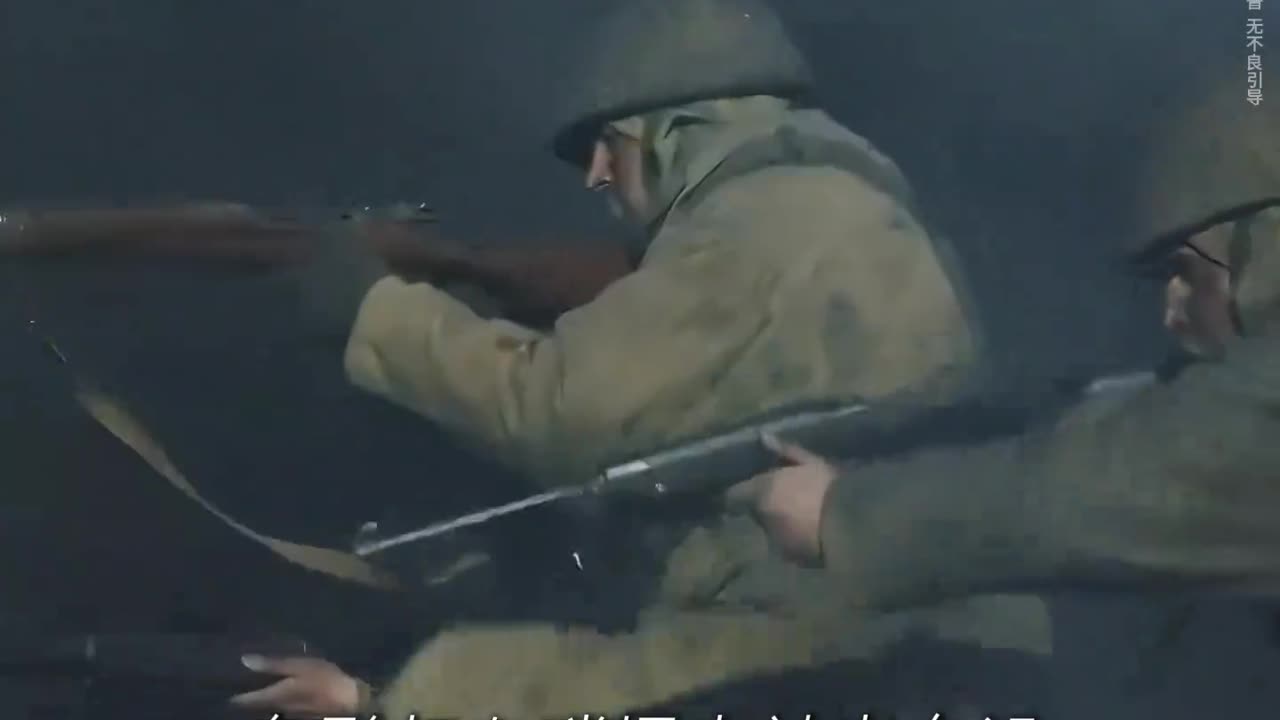 孤胆战神！一人一枪退敌一营，衣服53个弹孔竟生还！