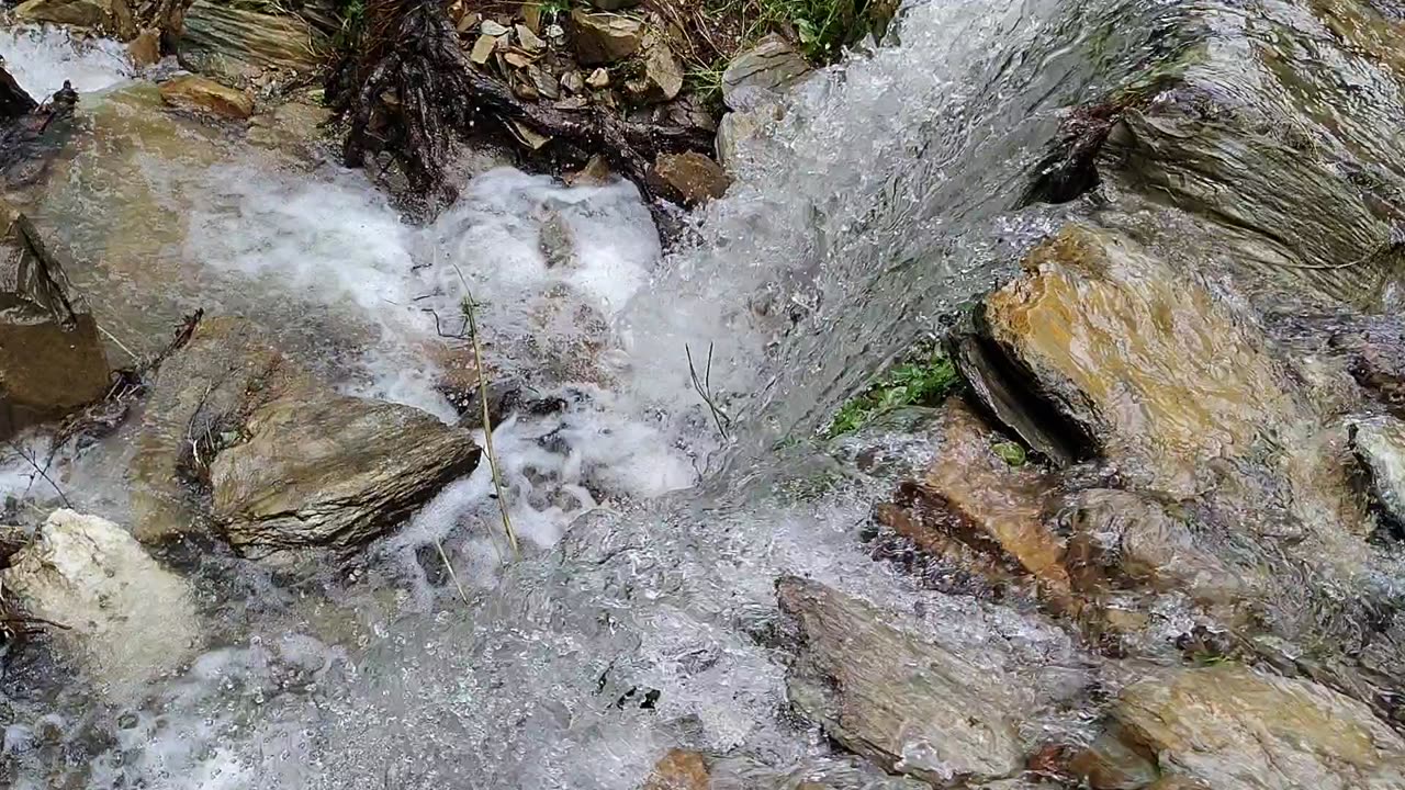 Natural water with original running sound
