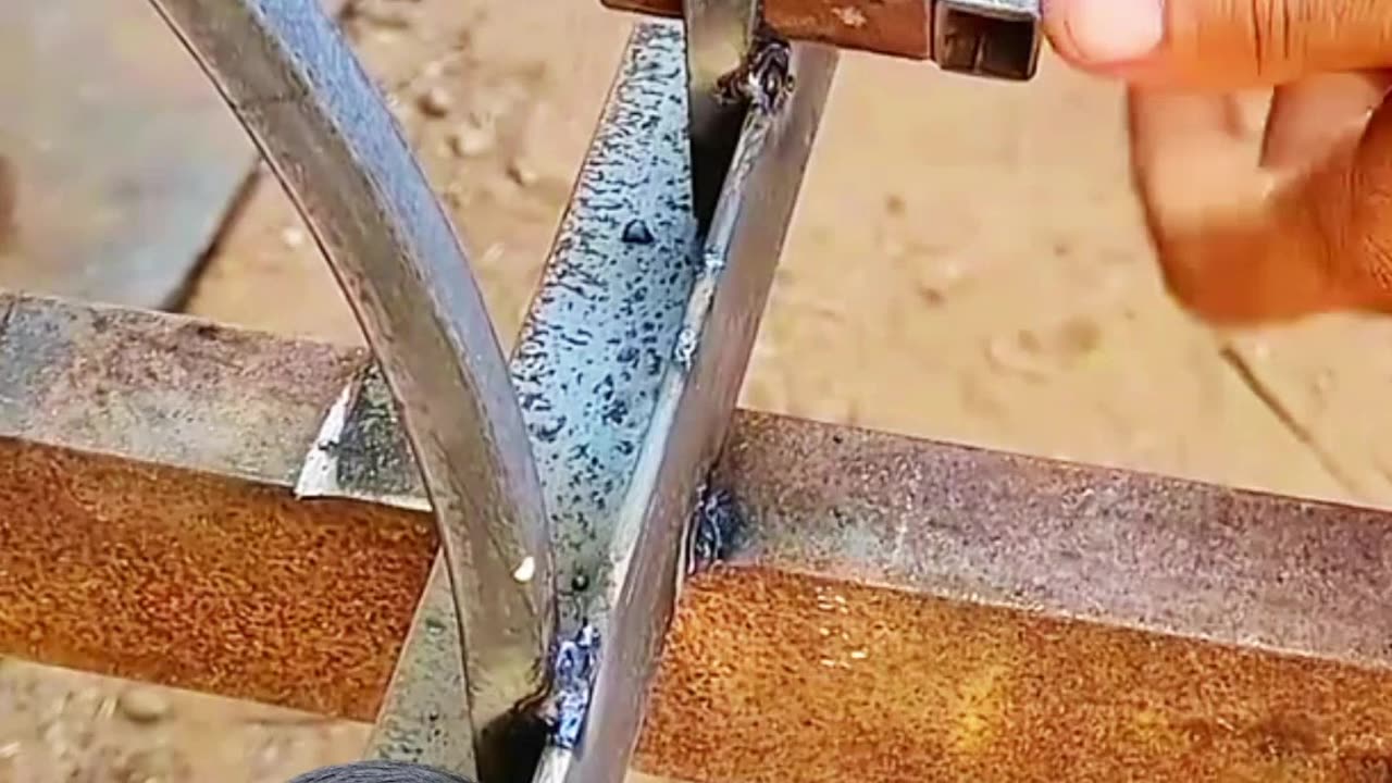 রাজমিস্ত্রির খুশি 😋