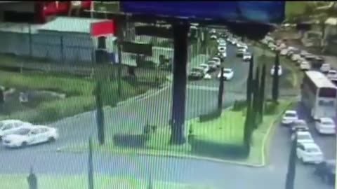 Tragjedi në Meksikë, treni përplaset me autobusin, vdesin 8 persona dhe plagosen 45 të tjerë\