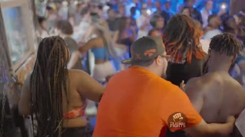 Wild! Huge brawl breaks out after dude gets knocked out in TX