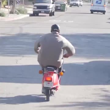 Guys left a moped out, totally unattended, just waiting for a thief to take the bait.