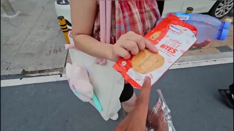 HOW CHINESE GIRLS TREATS AN INDIAN? | INDIAN IN CHINA 🇨🇳