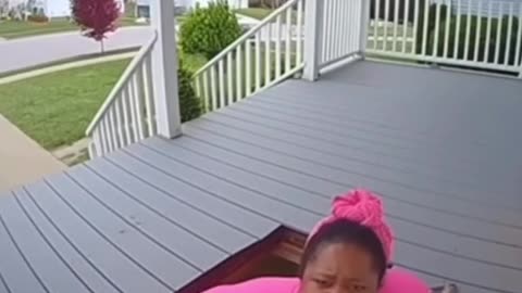 I can't move! She trying to mess with wrong people 🤣