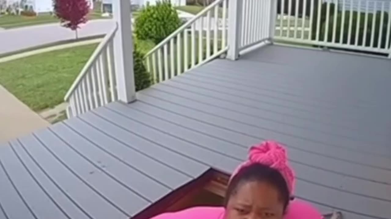 I can't move! She trying to mess with wrong people 🤣