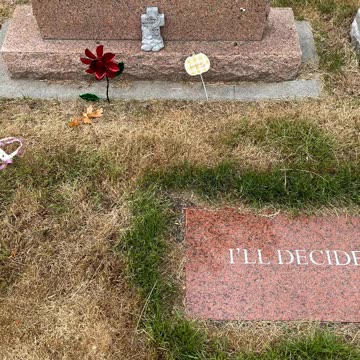 FAMOUS GRAVES - VOL. 664: BILL RUSSELL