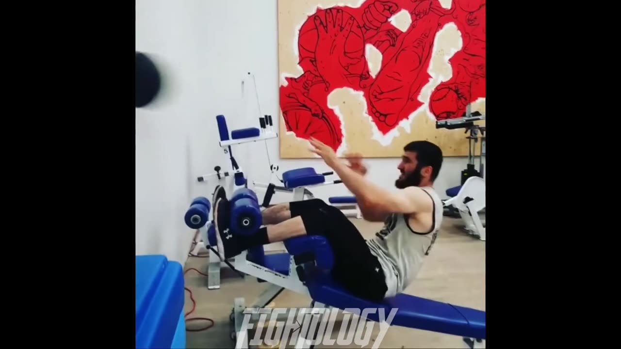 Artur Beterbiev Core Strength Training with Medicine Ball