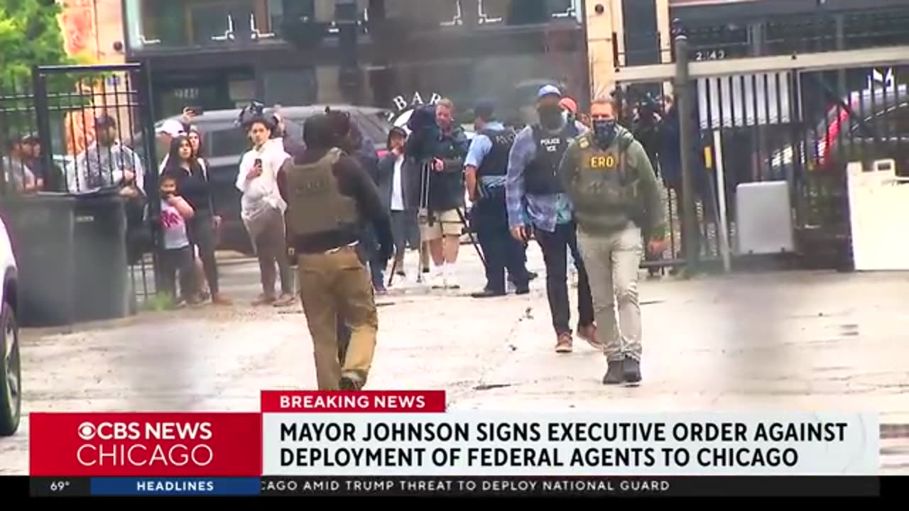 Mayor Johnson signs executive order against deployment of federal agents to Chicago