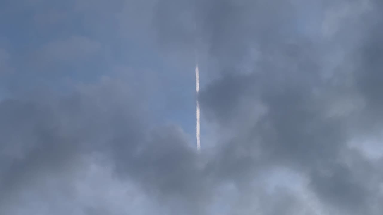 November 15, 2025 - Streaks in the Friendly Skies