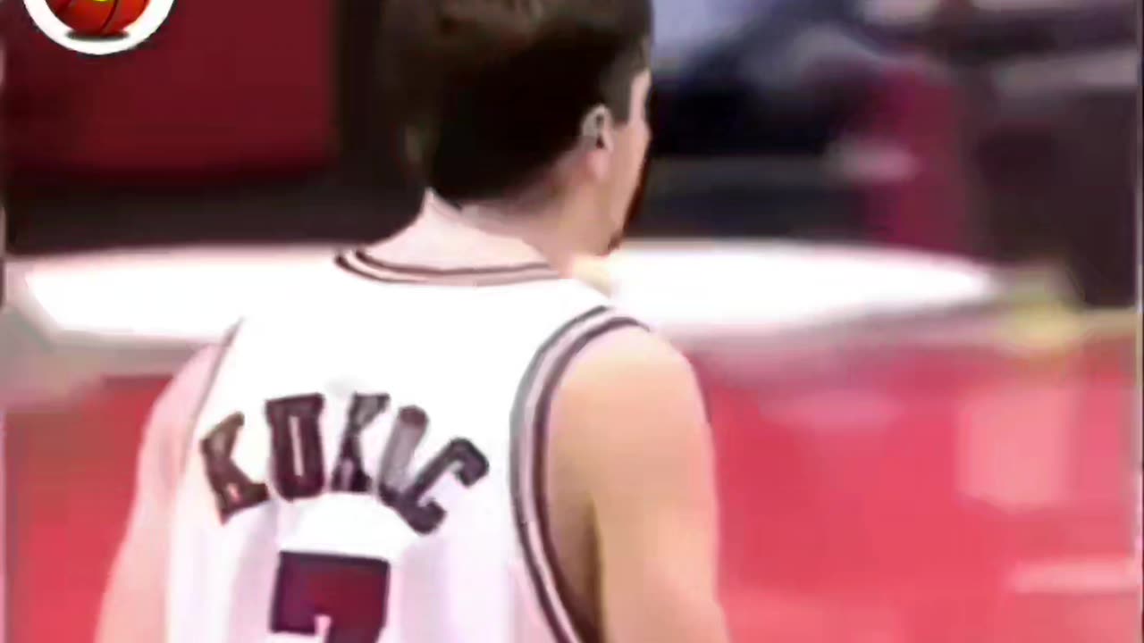 TONI KUKOC 🎯🏀 "IN YOUR FACE" a P.J. Brown por Andrés Montes y Daimiel
