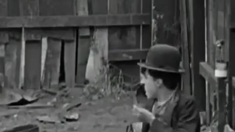 Hot-dog chase! part 1 #charliechaplin #vintage #comedy