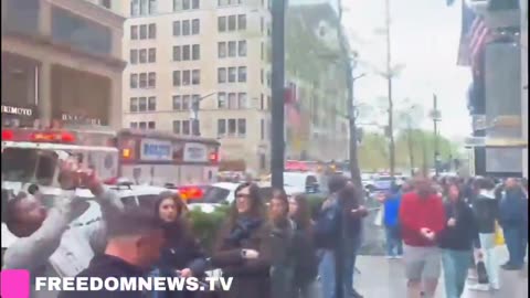 🚨#BREAKING: A Suspect has been stopped from going up to the roof of the Trump Tower building