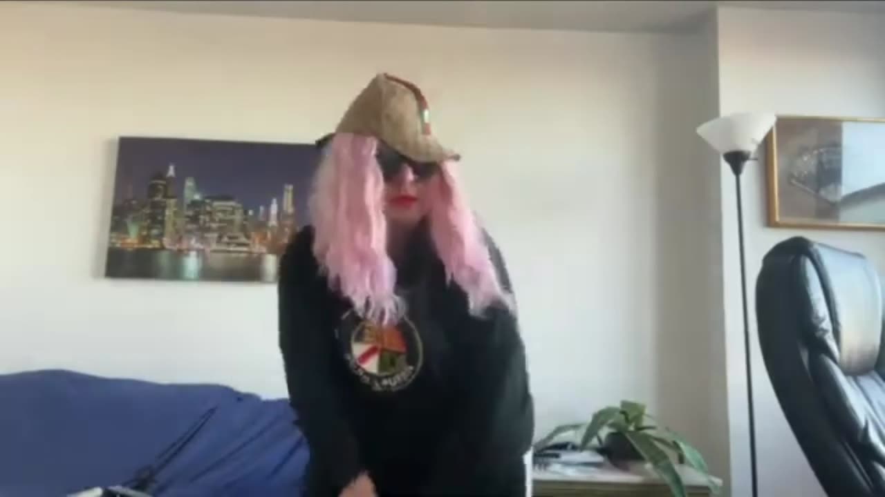 Ms hussy jiggling his fat