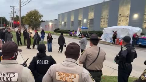 🚨 Chicago ICE protestors crash out via megaphone