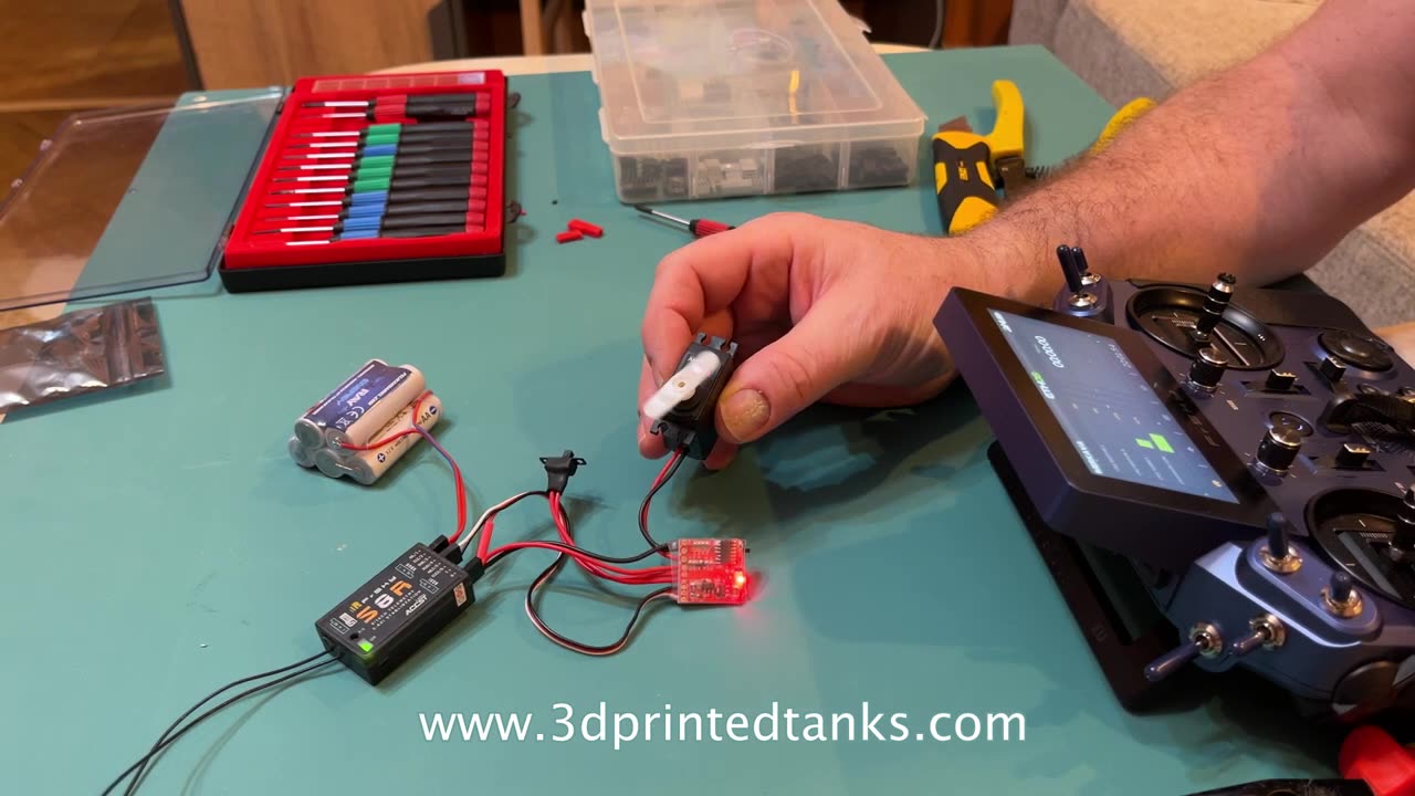 How to convert a 180° servo to infinite rotation.