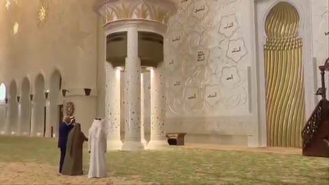 POTUS views the Al Noor Hall inside Abu Dhabi's Sheikh Zayed Grand Mosque