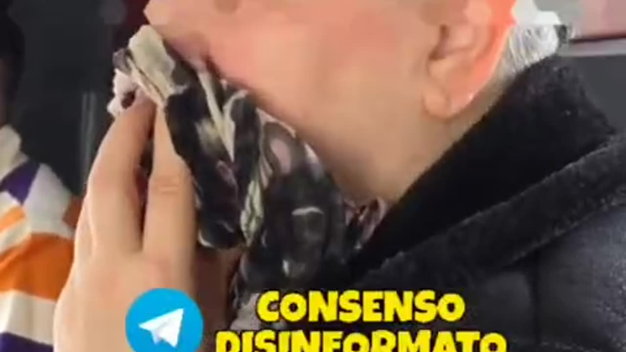 😷 Un esercito di mongoloidi, felici di obbedire!