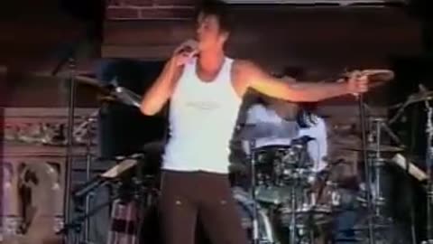 AUDIOSLAVE - COCHISE - LIVE NYC ROOFTOP PERFORMANCE - LATE NITE LETTERMAN 2002 HD