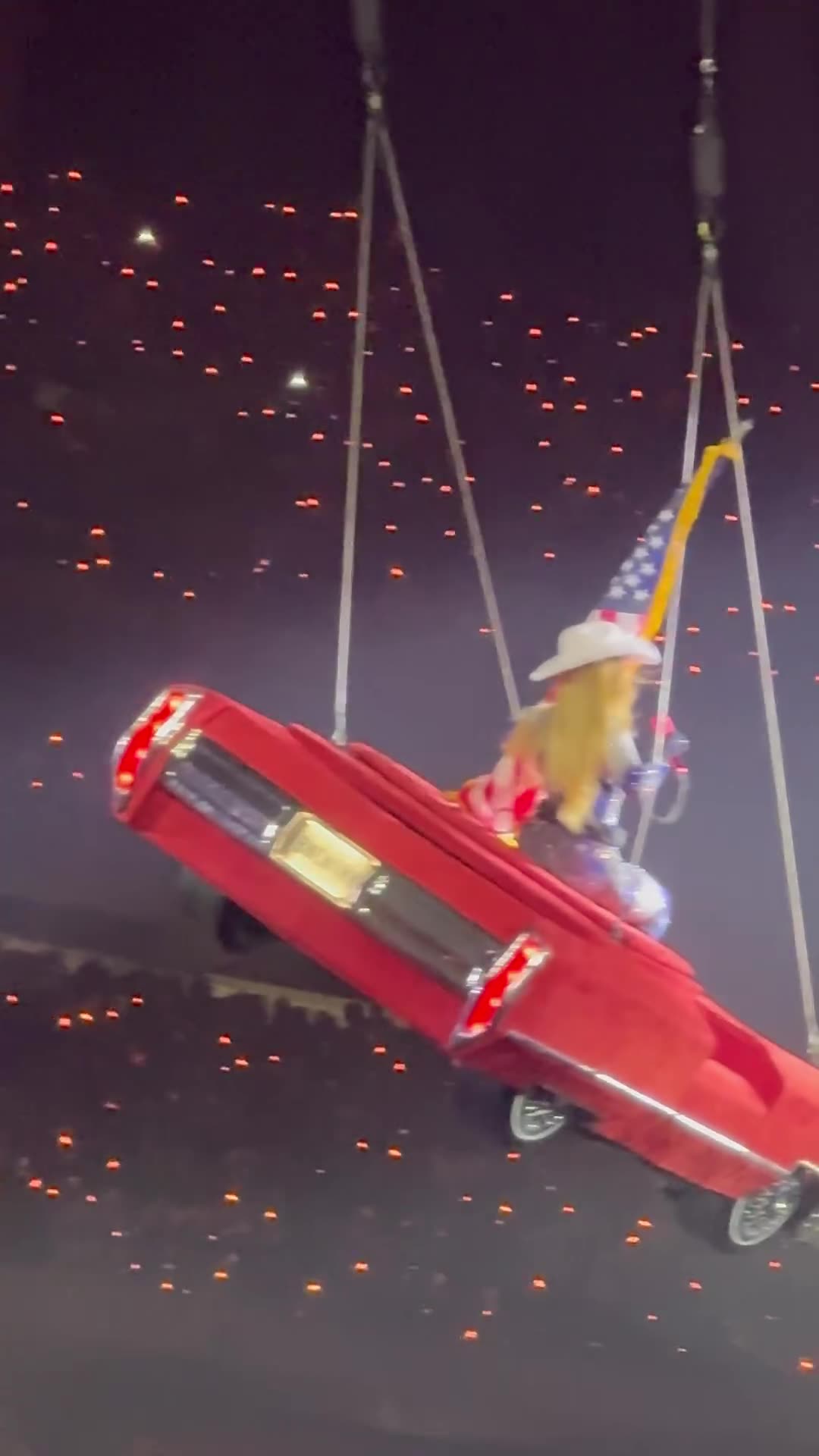 BEYONCE WAS STUCK IN THE AIR! THE CAR WAS TILTING! MY QUEEN!!! SHES OK THOUGH!