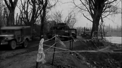 2ND ARMORED DIVISIO... - 2ND ARMORED DIVISION CROSSES THE ROER RIVER, JULICH, GERMANY - 111-adc-2131