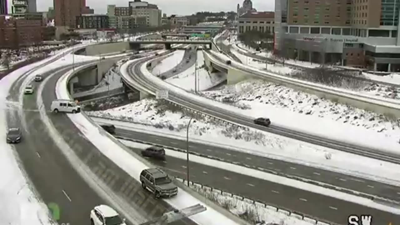 Minnesota: 7 Back-To-Back Crashes On Icy Ramp On I-35