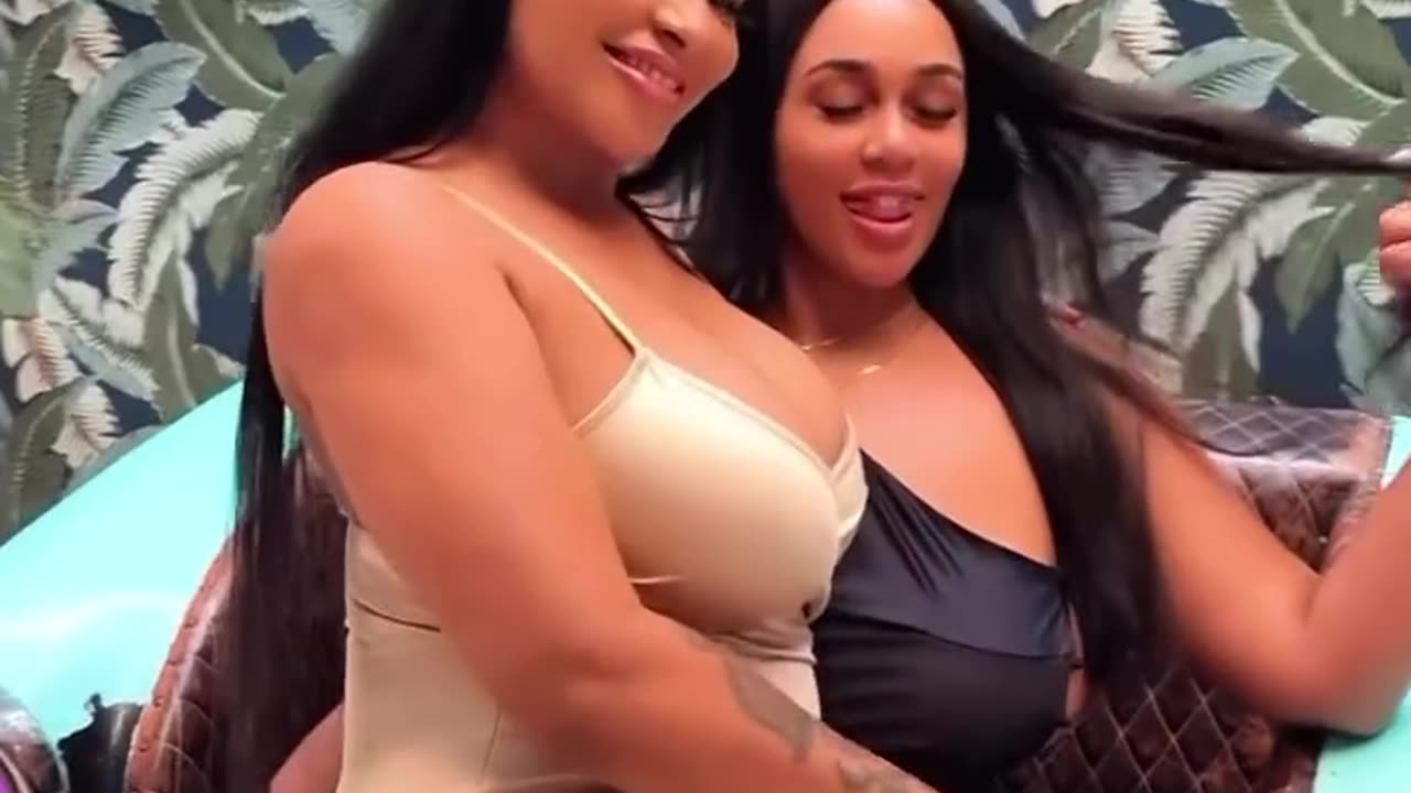 🍑 Two Baddies On Fire 💯🔥