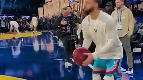 Breaking: Steph Curry Tries $2500 AIRLESS BASKETBALL!