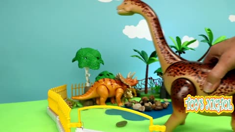 Small Green Dinosaur Mutates to Blue When it Eats Poisonous Frog