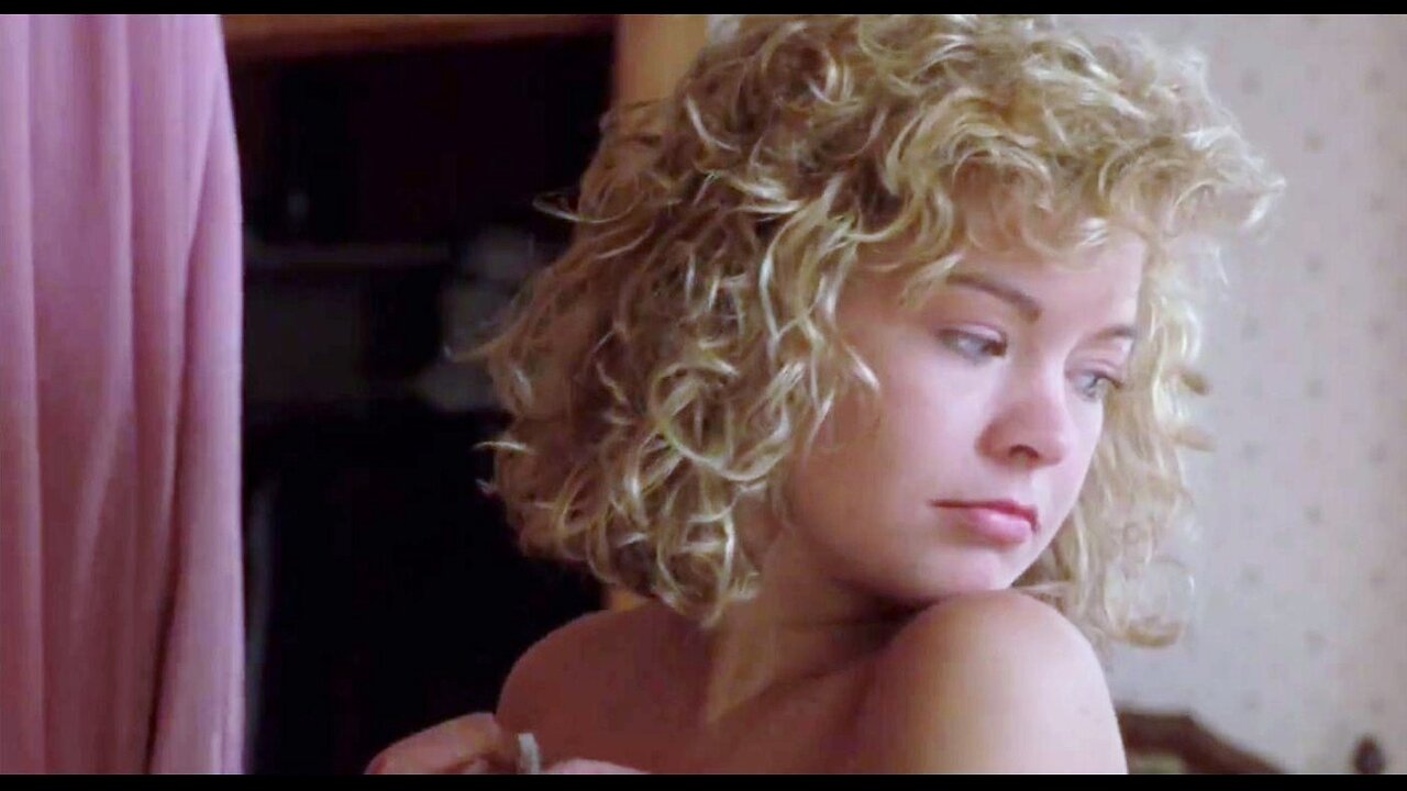 Rachel Carruthers Looking At Her Butt