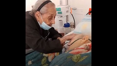 Emotivo adiós: madre de 102 años se despide de su hijo de 82