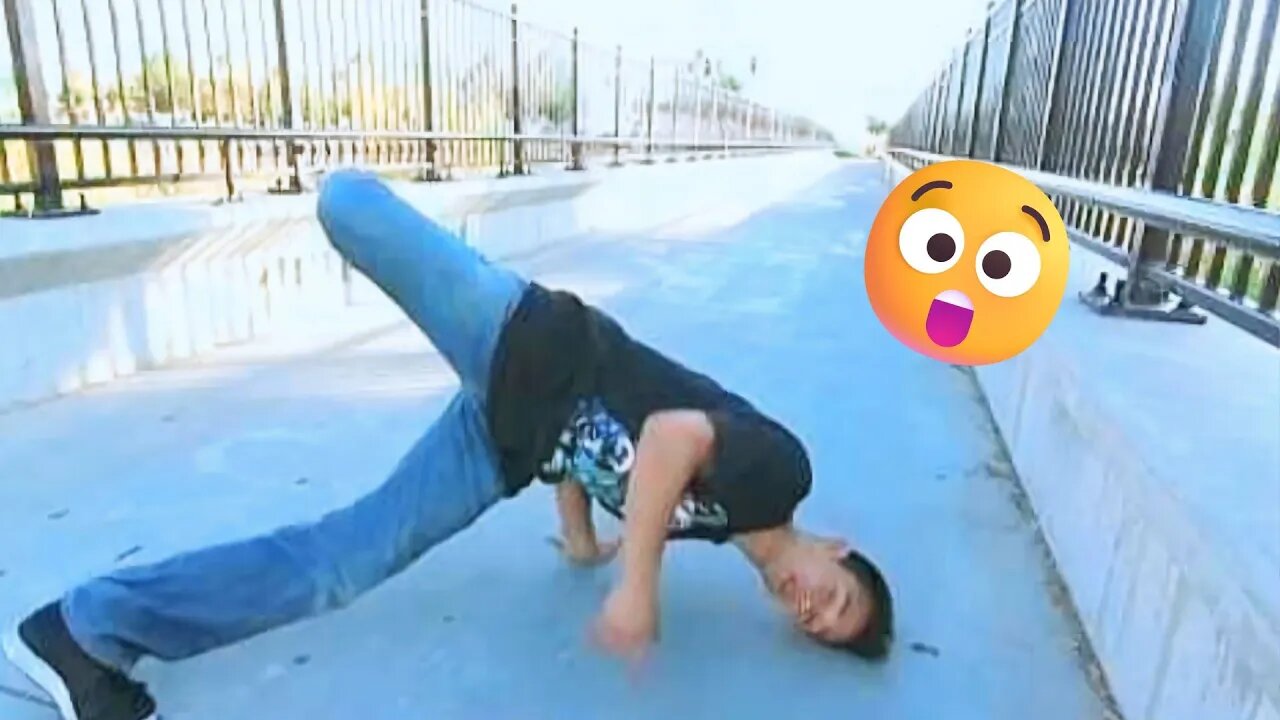 ALL THE FUNNY VIDEOS OF THE YEAR 2025 THAT YOU WILL NOT BE ABLE TO STOP LAUGHING AFTER WATCHING