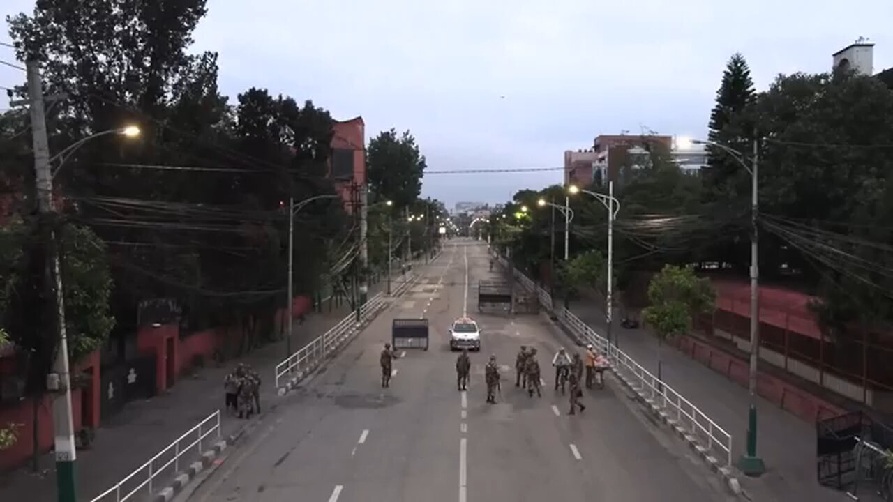 Nepali soldiers patrol streets of Kathmandu as army imposes curfew