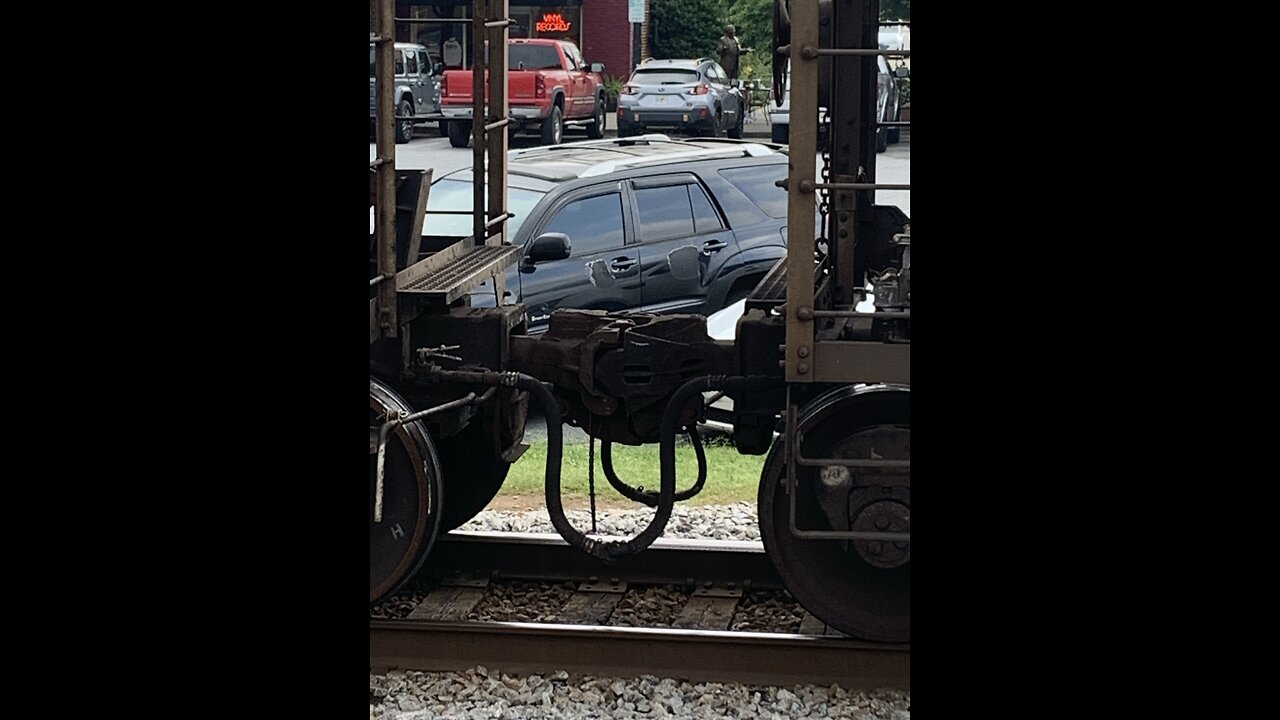 CSX coal train stops in Cartersville