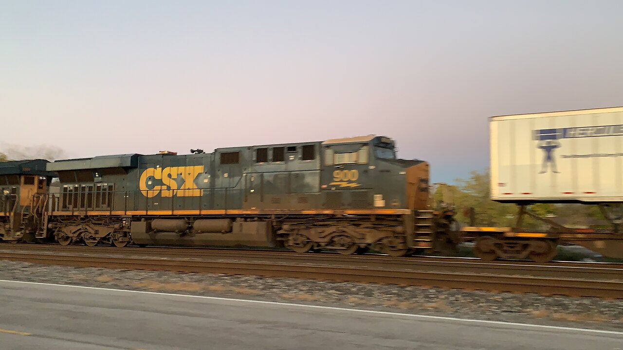 CSX Trains 3384 and 900 head East