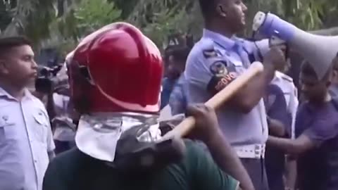 Air force jet crashes into school in Bangladesh - 7NEWS Australia (720p, h264)