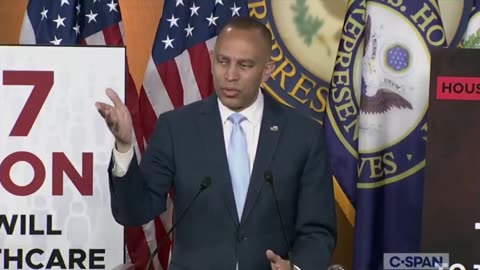 Hakeem Jeffries Warns Trump Will Cross 'Red Line' If Democrats Are Arrested Over NJ ICE Breach