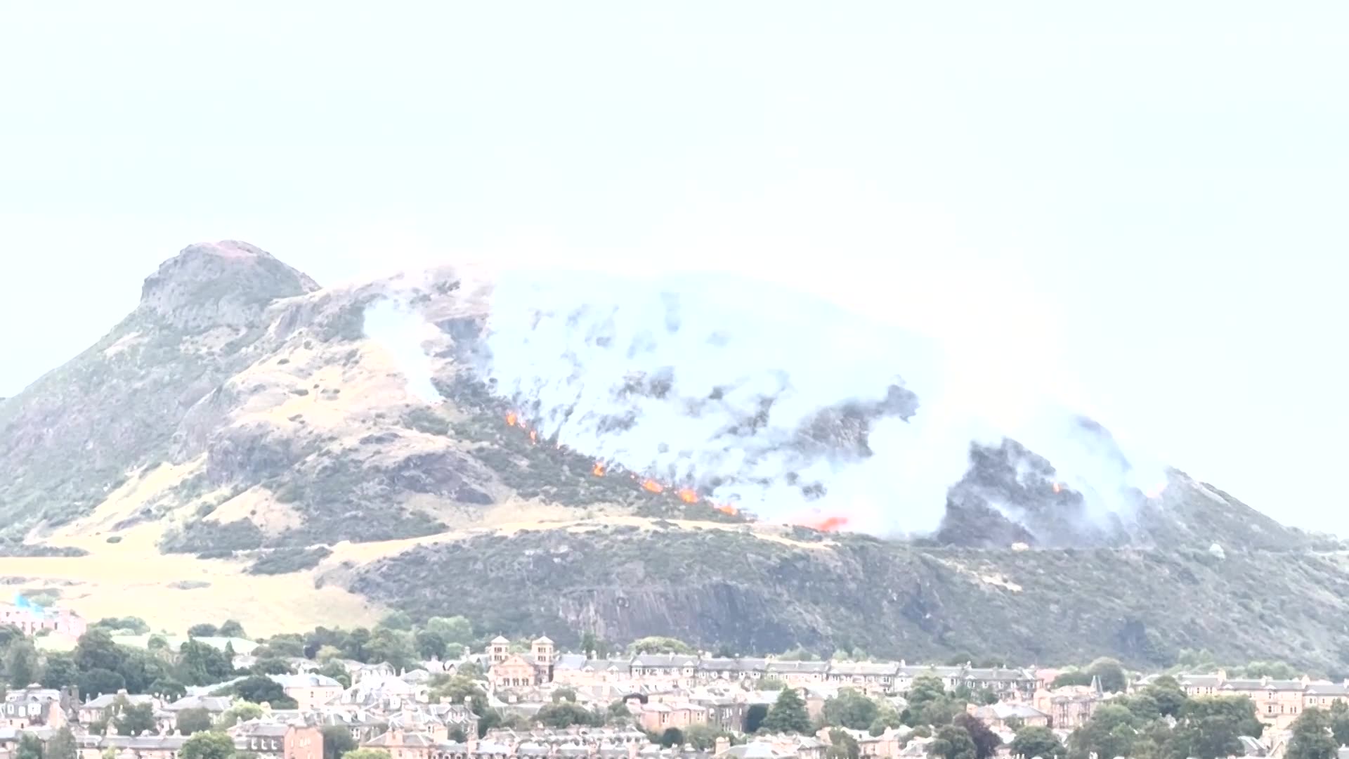 Fire breaks out on Edinburgh landmark Arthurs Seat