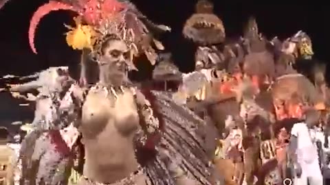 +18 The sensuality of the beautiful Brazilian women at the Rio de Janeiro Carnival.