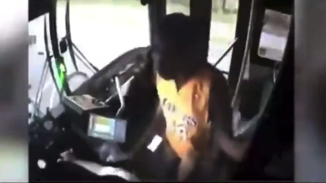 Bus has full speed accident when angry rider knocks out bus driver. Caught on Tape.