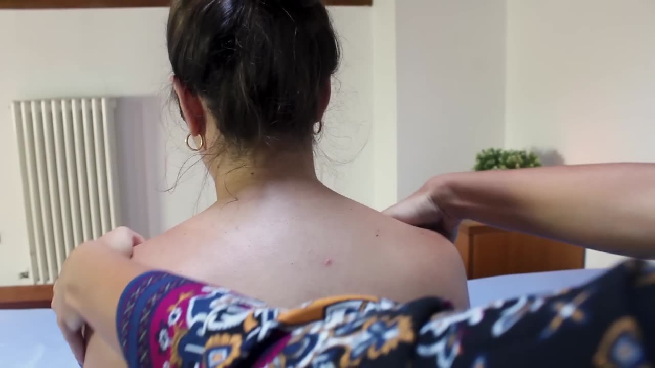 ASMR Relaxing Back Massage and Pampering đ