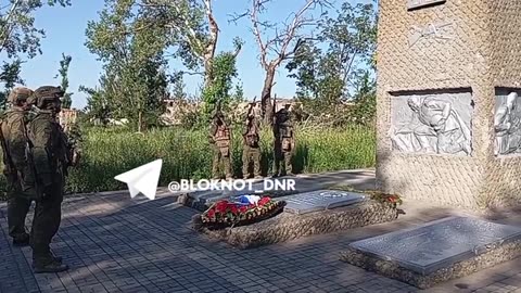 🌹🕊️ Ukraine Russia War | Russian Soldiers Honor WWII Memorial in Constantinople | RCF