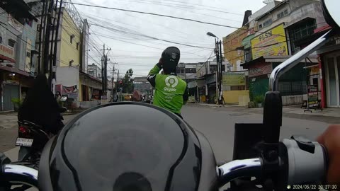 "Riding in the Rain – Not What I Expected! 🌧️🏍️"
