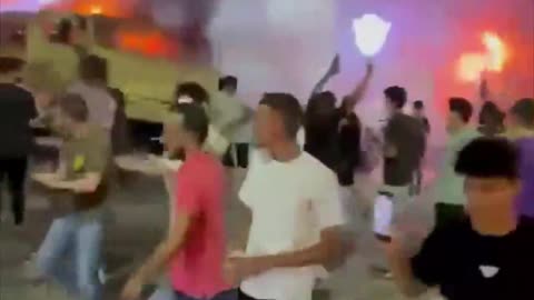 Coches en llamas y tiroteos en la capital de Libia en medio de protestas