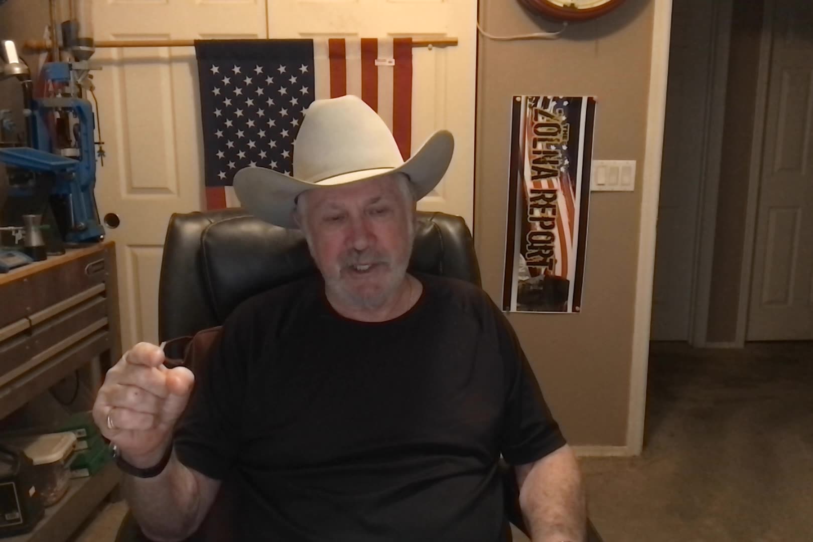 The Amazing TPAUSA Mikey McCoy Is A Switch Hitter, He Goes Both Ways!