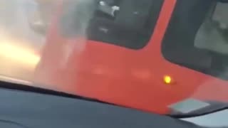 Bus Driver vs Driver – Unbelievable Reaction! Colectivero vs Automovilista – ¡Reacción Increíble! 😱🤣