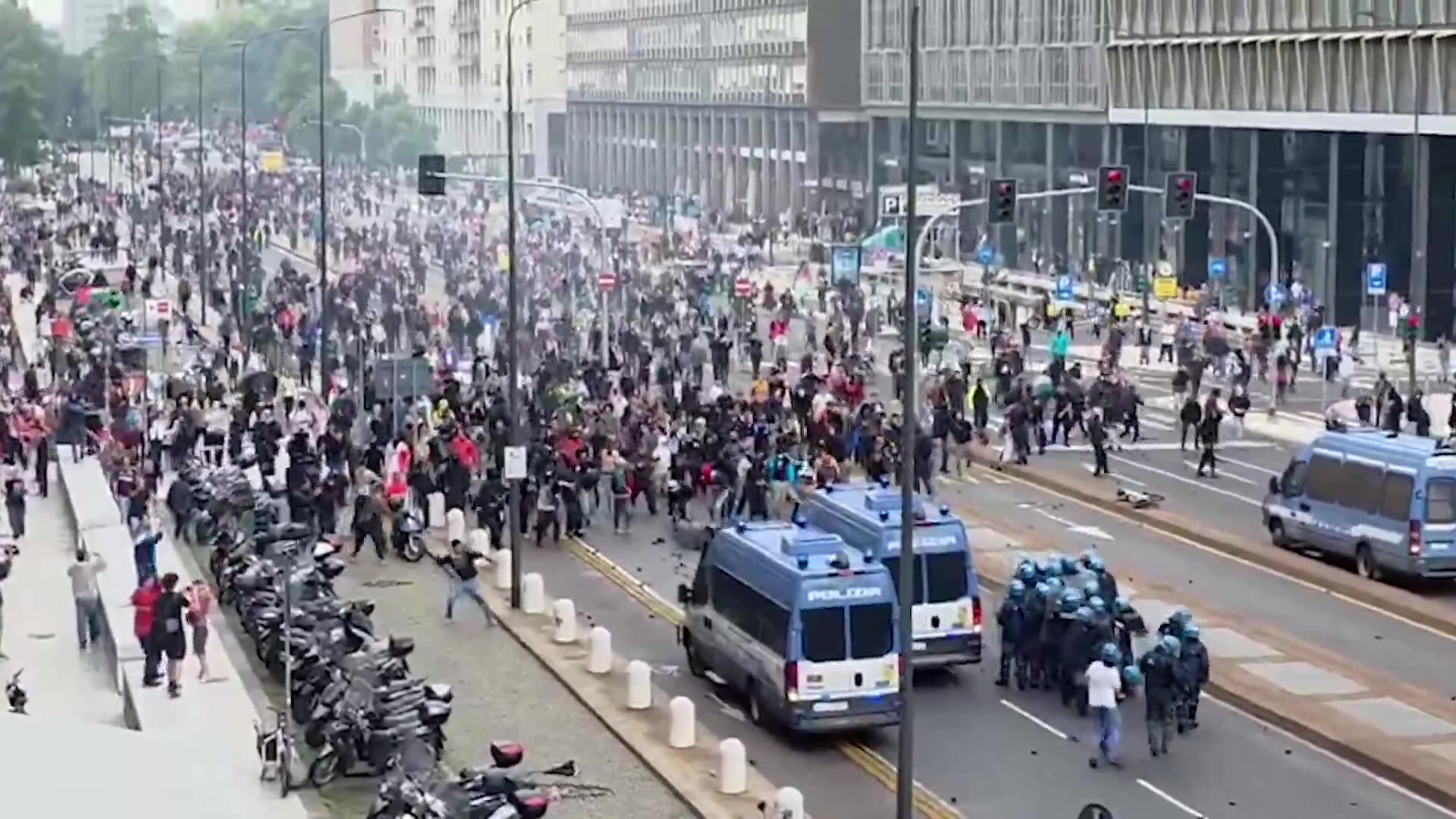 ANTIFA terrorize the city centre as Police struggle to gain control