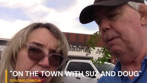 "On the Town with Suz and Doug" Review Keke's Restaurant Cafe in Sarasota Florida for Breakfast