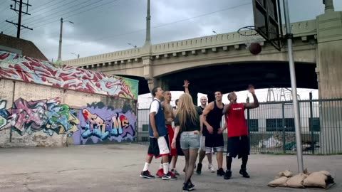 Avril Lavigne - What The Hell (Official Music Video)